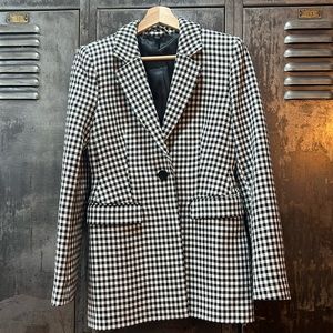 Women’s blazer by & other stories. Excellent condition. Quality fabric.